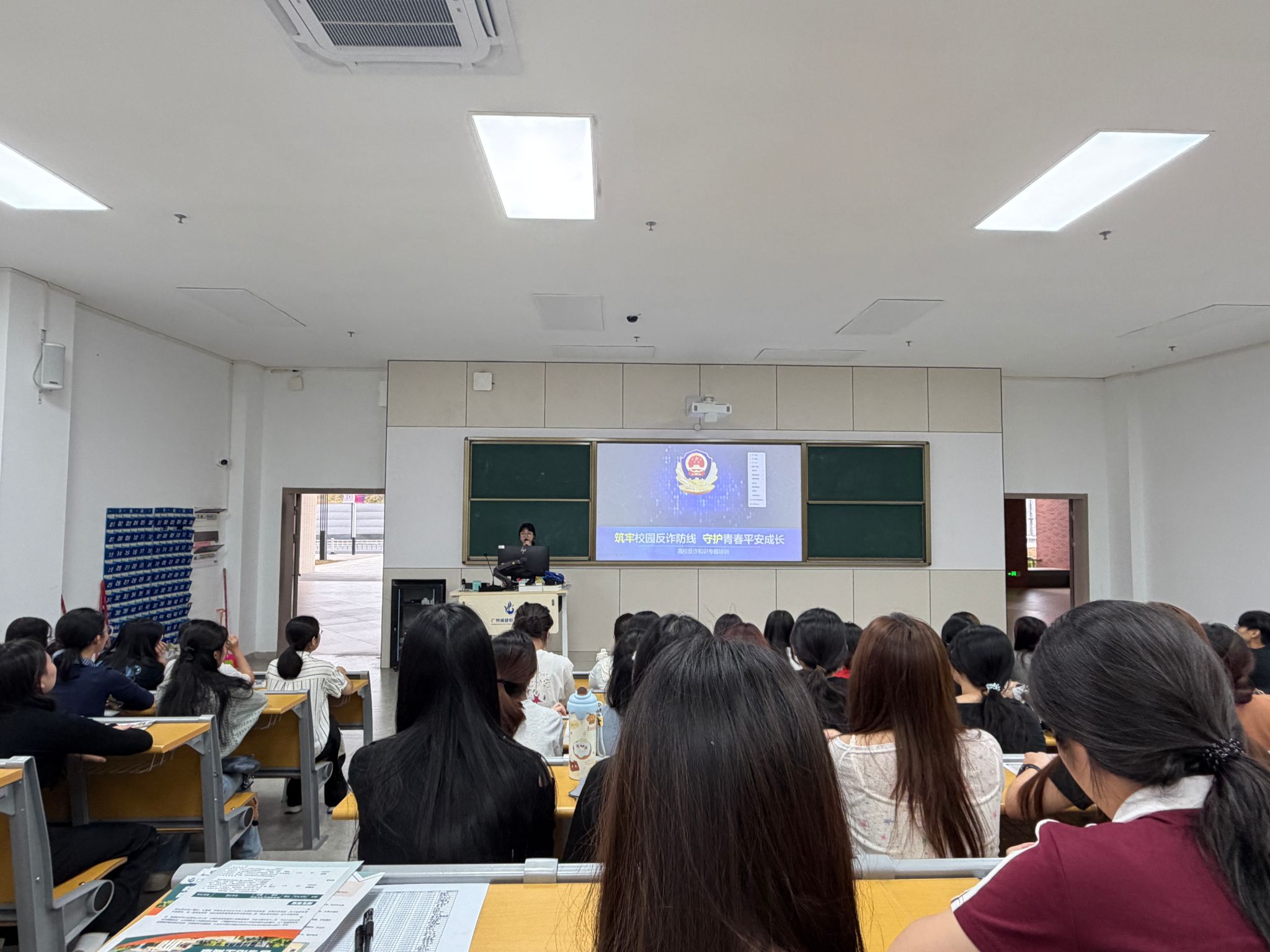 4DE8B
